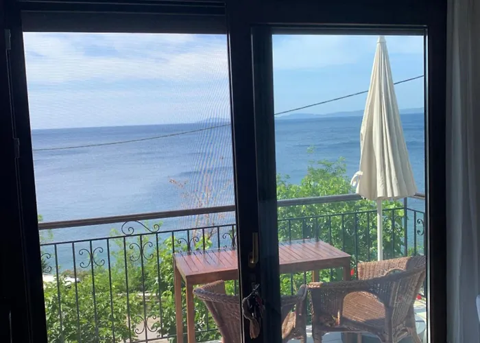 Apartment By The Sea