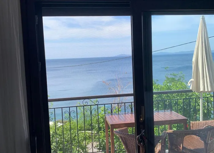 Apartment By The Sea