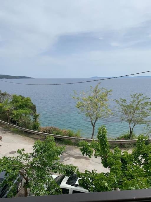 By The Sea Apartment Neos Marmaras
