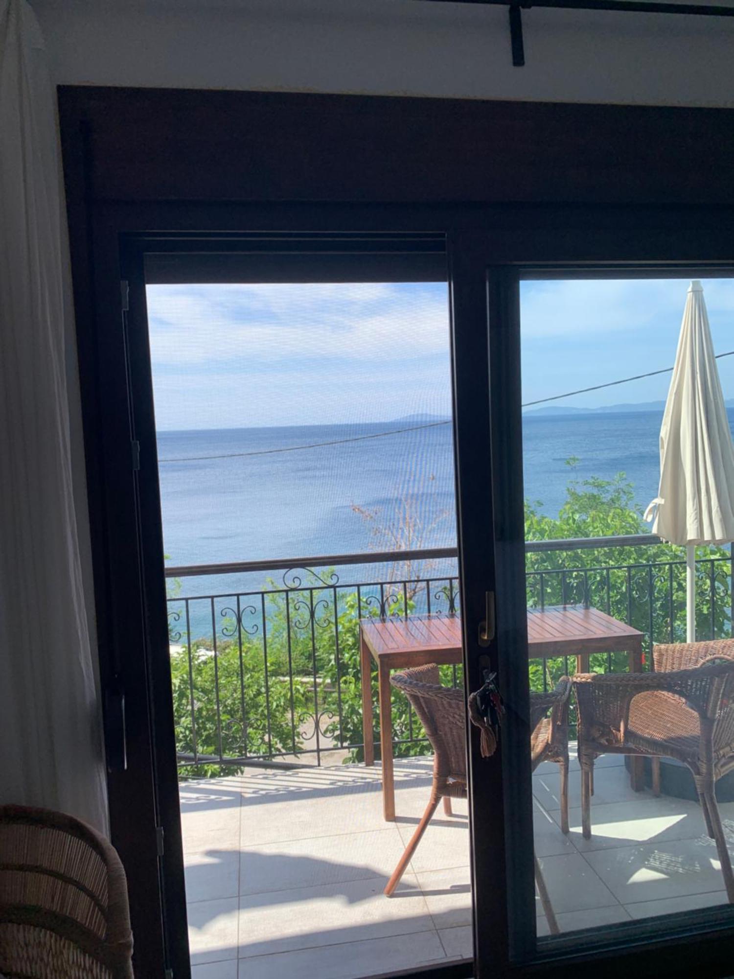 By The Sea Apartment *